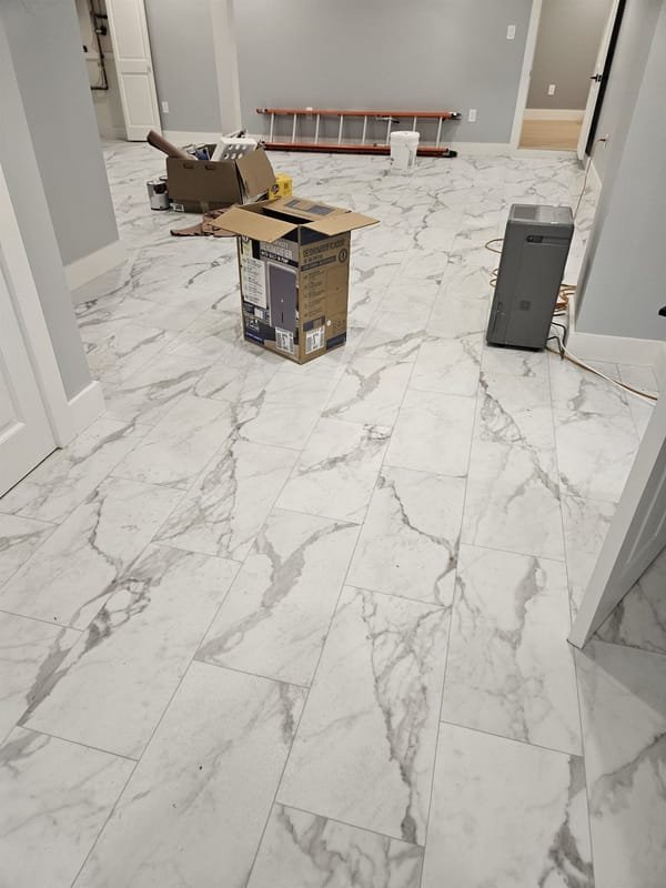 Large-format marble-look porcelain floor